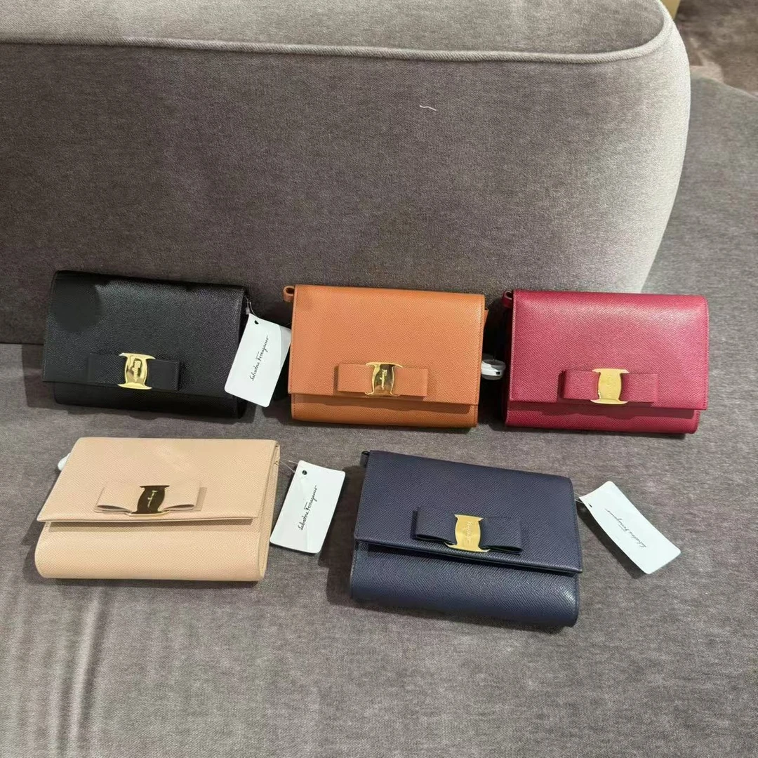 未使用 FERRAGAMO/菲拉格慕 包袋女士钱包多色