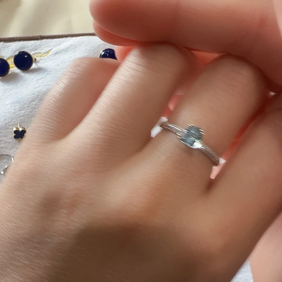 浅***笑海蓝宝石戒圈银S925镶嵌拍三发一不退不换15号