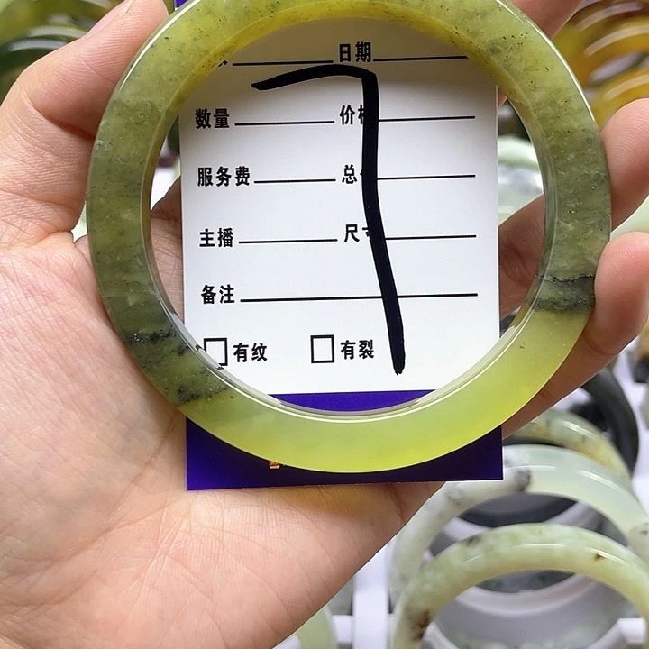 蛇纹石玉手镯合金咩****?