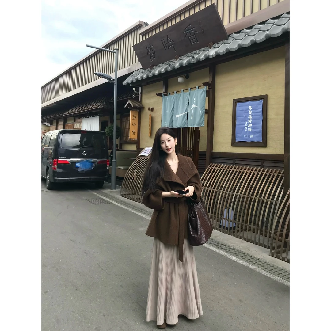 W51【巴黎画报】秋冬复古棕色立领高级感优雅系腰显瘦毛呢外套