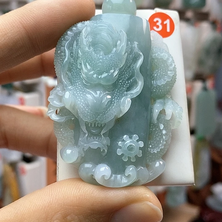 翡翠颈饰未镶嵌龙牌