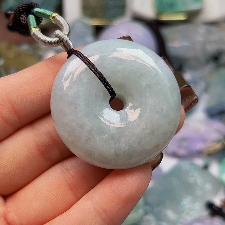 翡翠未镶嵌颈饰挂件