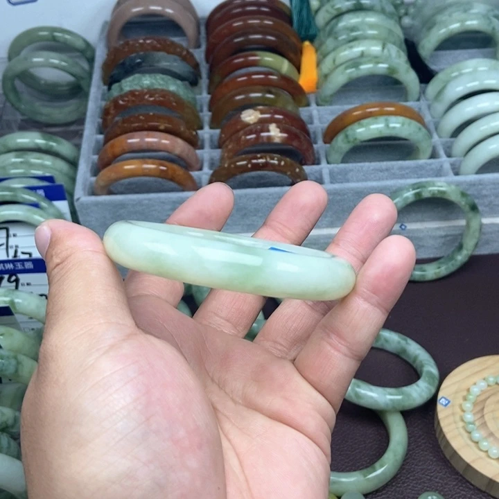 蛇纹石玉手镯未镶嵌英