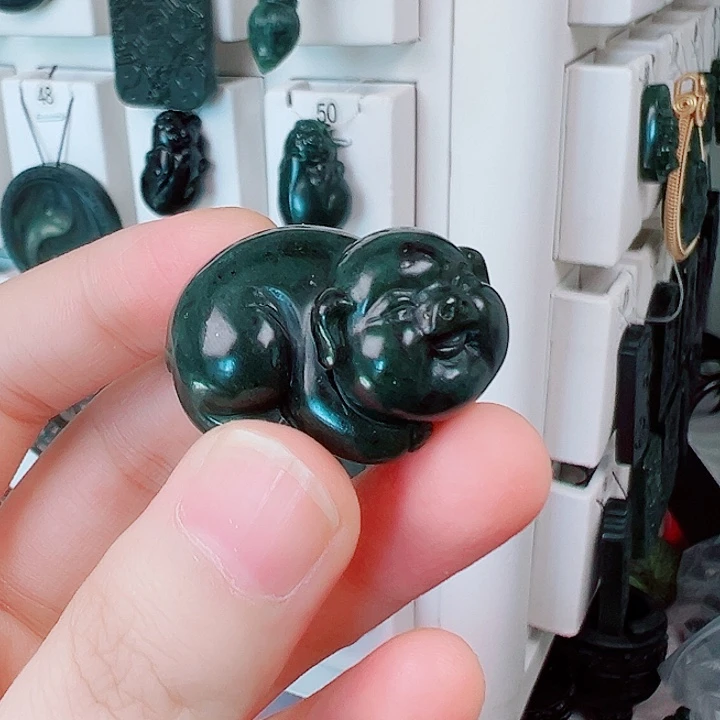 蛇纹石玉颈饰未镶嵌