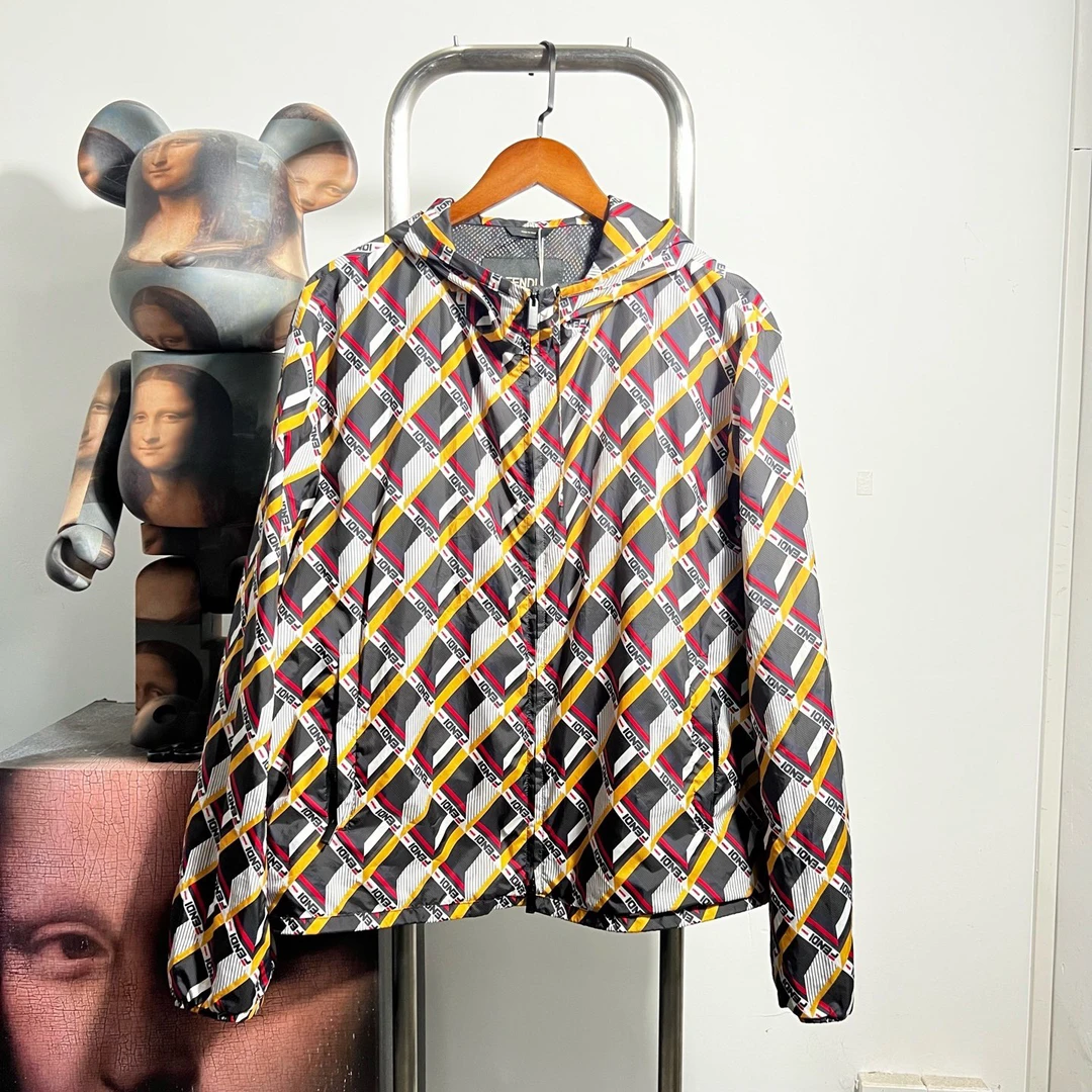 99新 FENDI/芬迪 Fendi芬迪满印冲锋衣 V1208 胸围62衣长68