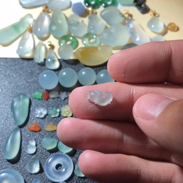 定制翡翠未镶嵌挂件