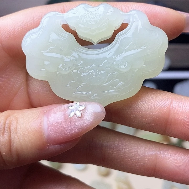 曾***经和田玉未镶嵌颈饰