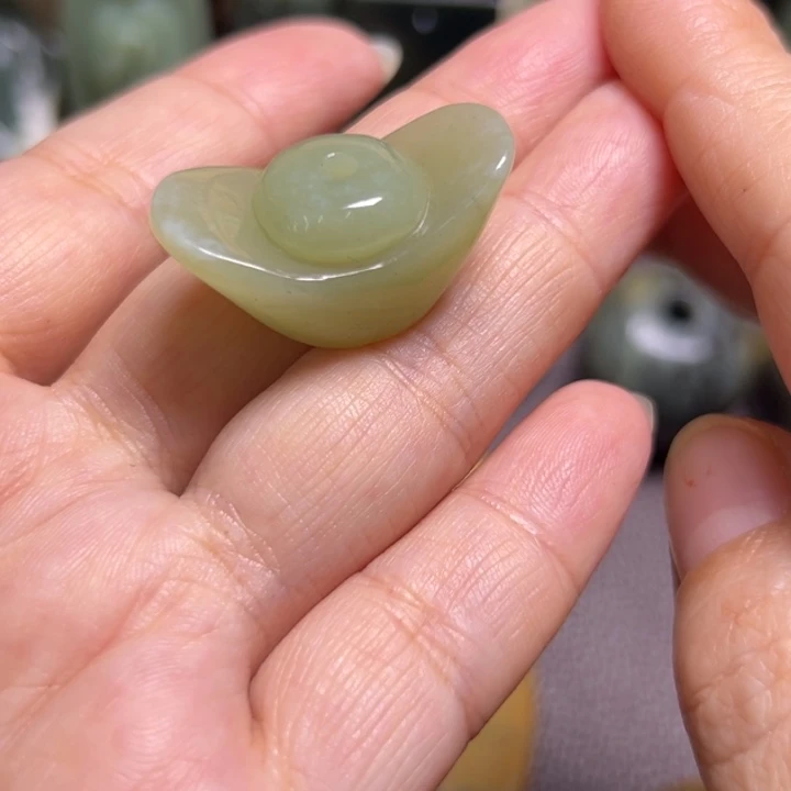 颈饰未镶嵌岫岩河磨玉（透闪石质玉）