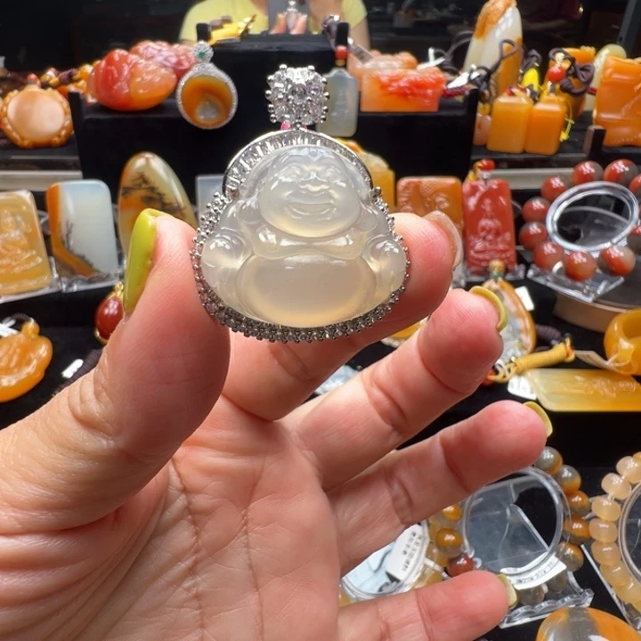 石英质玉（黄龙玉）未镶嵌颈饰