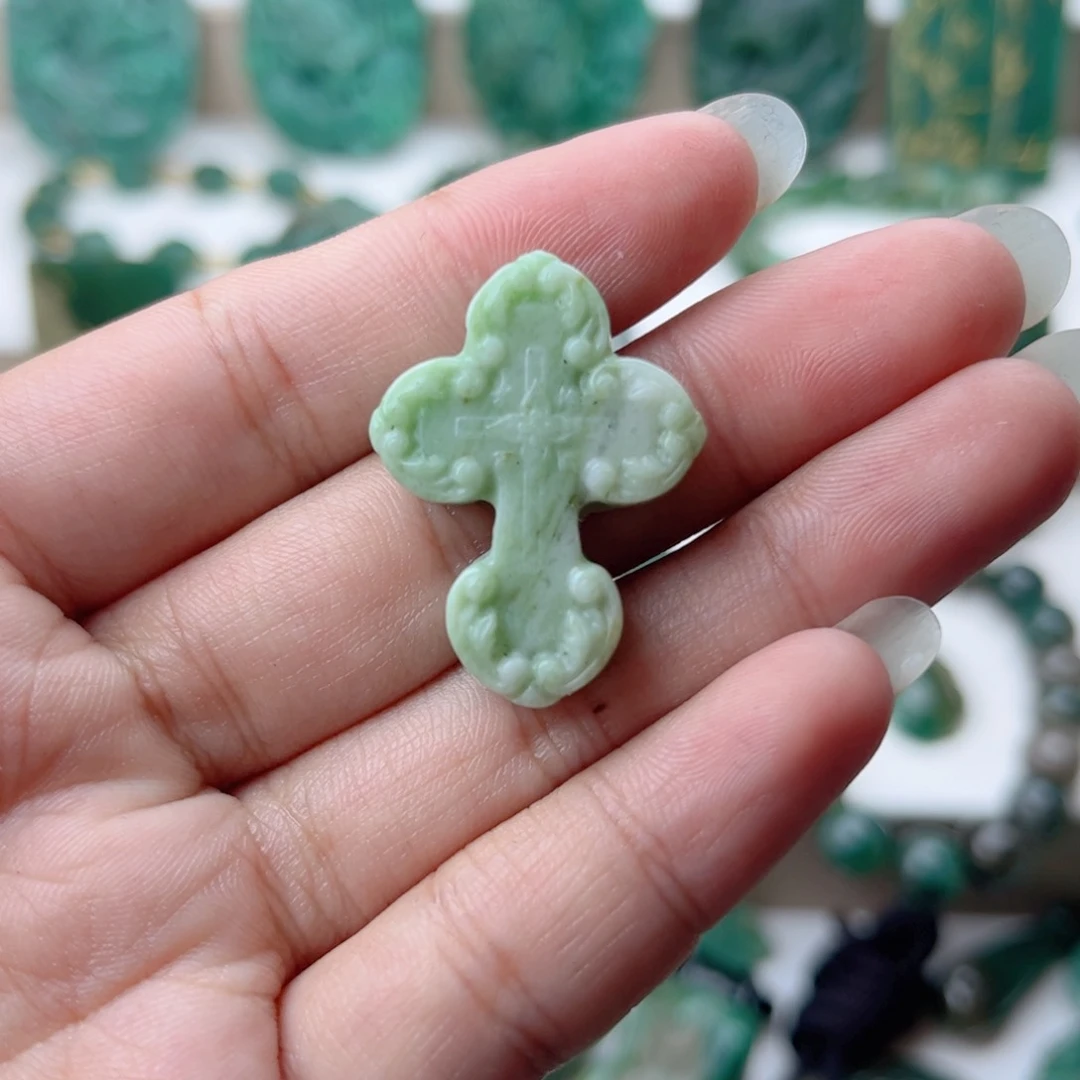 独山玉未镶嵌挂件