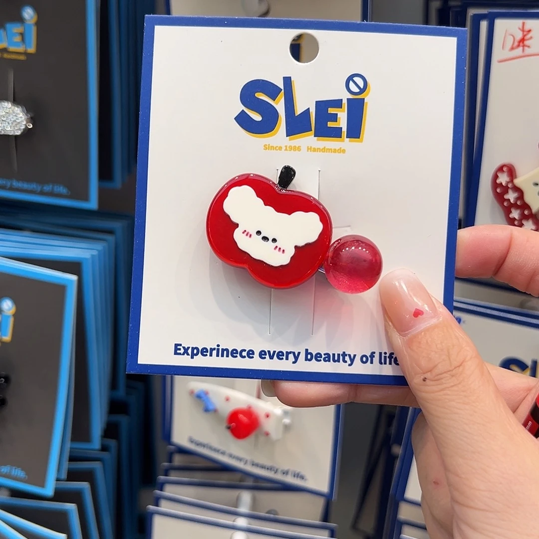 无非金属红苹果小狗