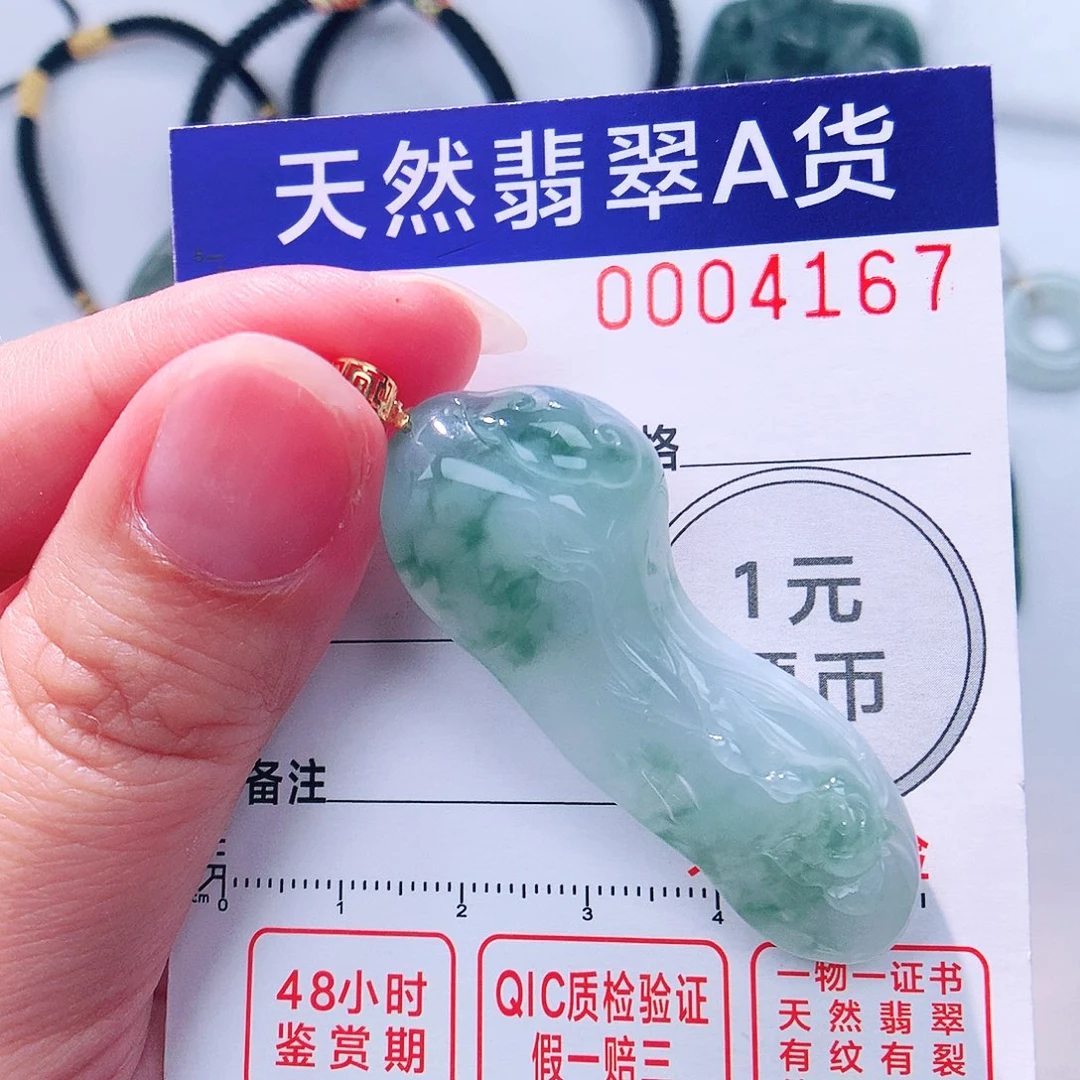 颈饰18K金镶嵌翡翠吊坠