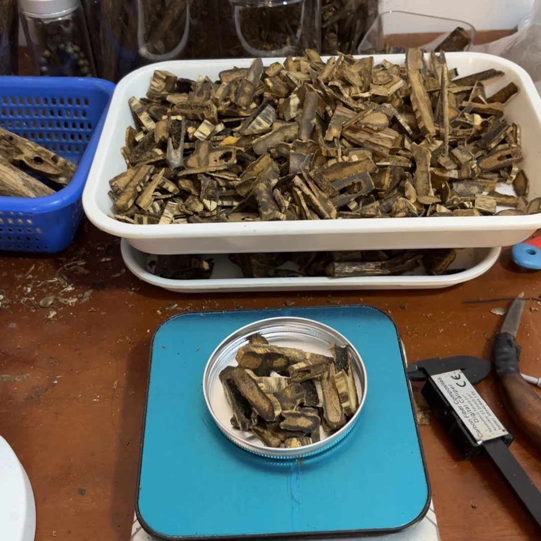 每***打沉香白奇熏香料11克➕