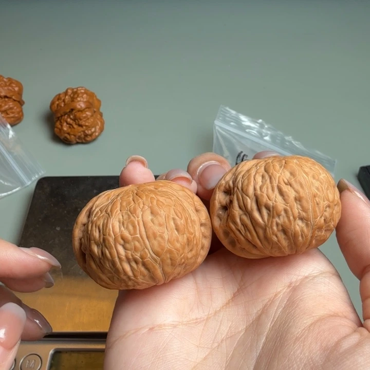 文玩核桃吊坠右**龙铁锤