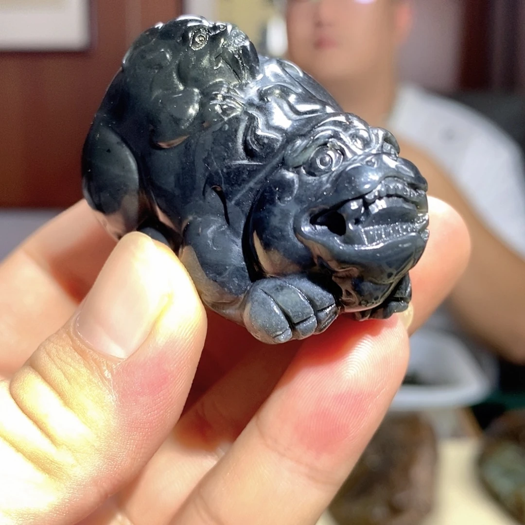 未镶嵌透闪石质玉珠宝奇石