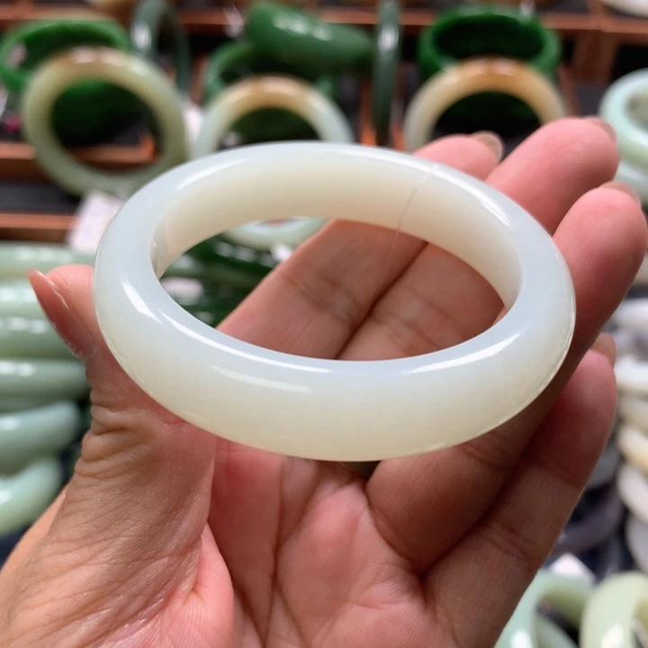 【闪购商品】未镶嵌手镯和田玉
