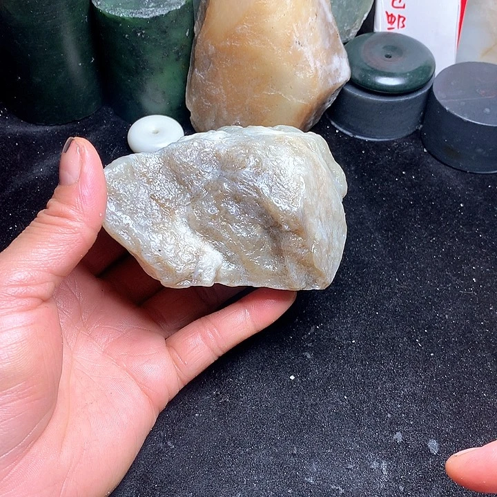 和田玉（糖玉）未镶嵌珠宝奇石
