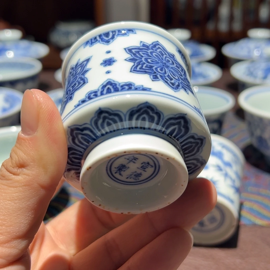 杯青花四面宝相莲花品茗杯口径约5.7厘米