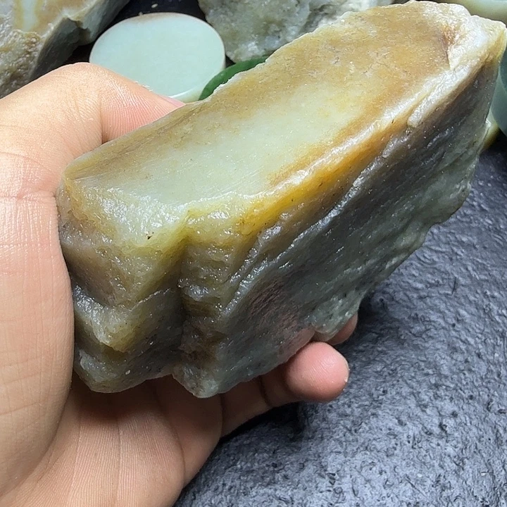 和田玉（糖玉）未镶嵌珠宝奇石