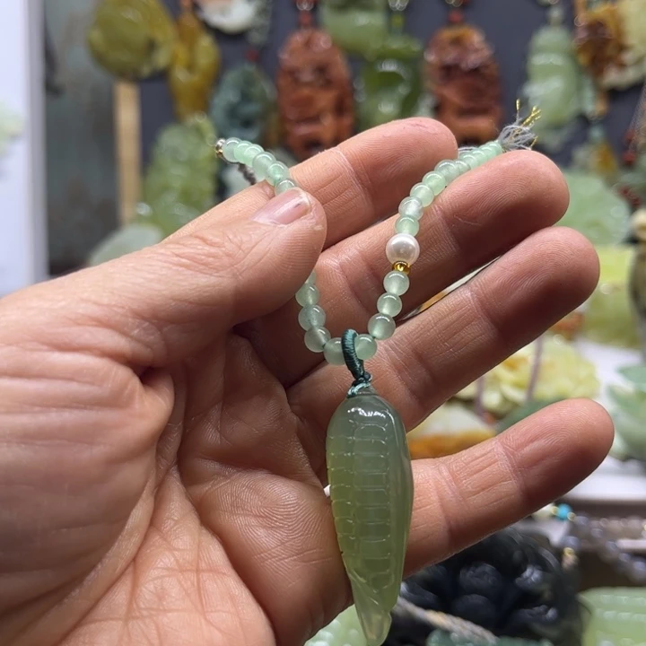 蛇纹石玉未镶嵌颈饰