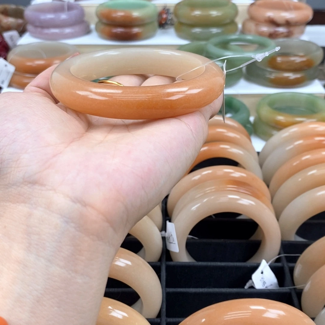 石英质玉手镯未镶嵌小*思