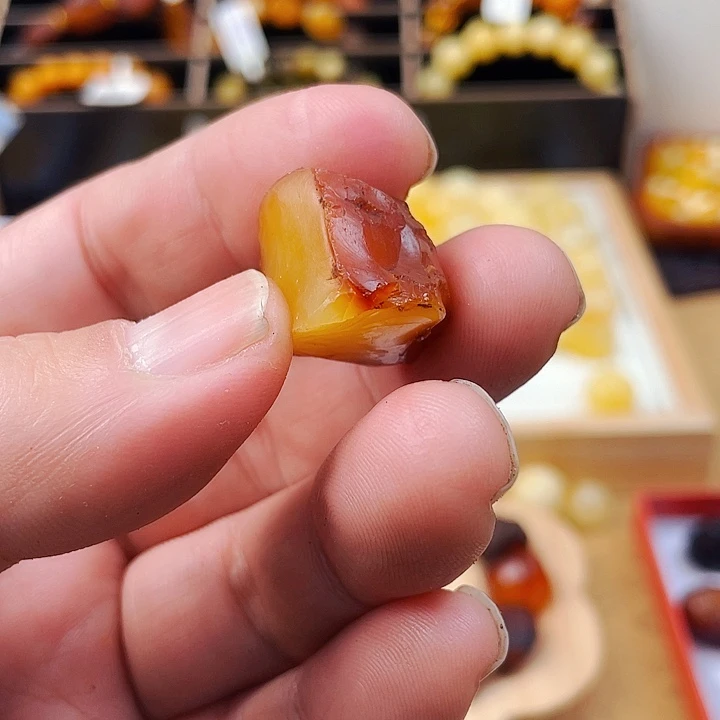 琥珀颈饰未镶嵌吊坠