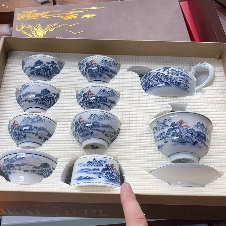 孤品茶具套装等。
