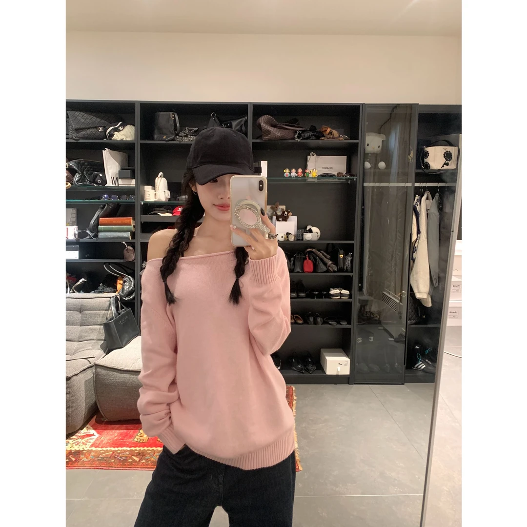 辣妹山羊绒卷边一字肩针织衫2025春季设计感露肩慵懒感上衣 ST806