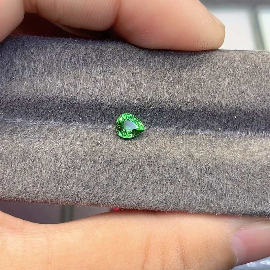 裸石未镶嵌石榴石（沙弗莱）沙弗莱