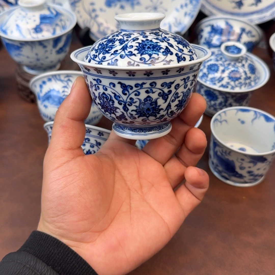 陶摆件缠枝莲盖碗