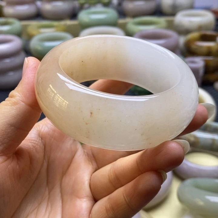 石英质玉未镶嵌手镯