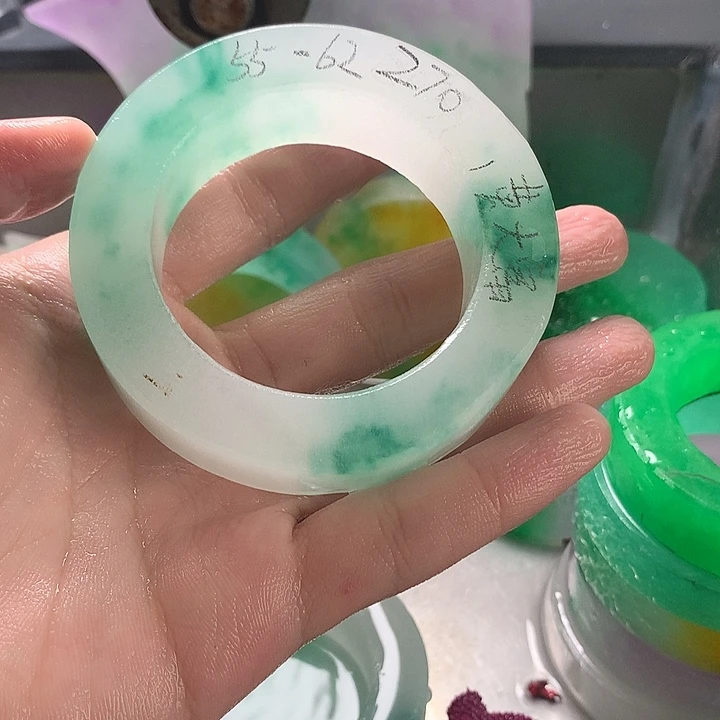 黄***富石英质玉合金珠宝半成品