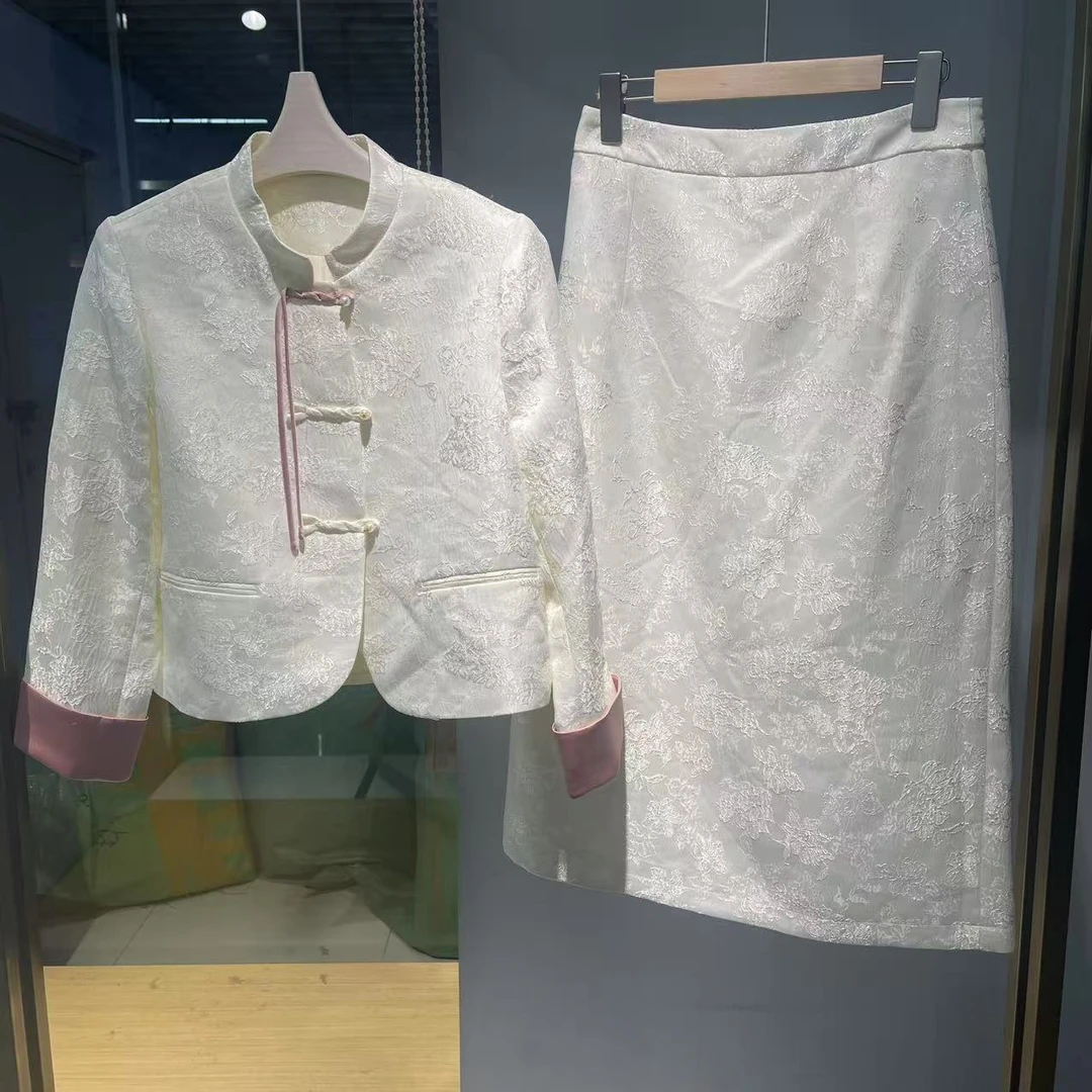 25118国风立体提花珍珠盘扣短外套半身裙气质套装