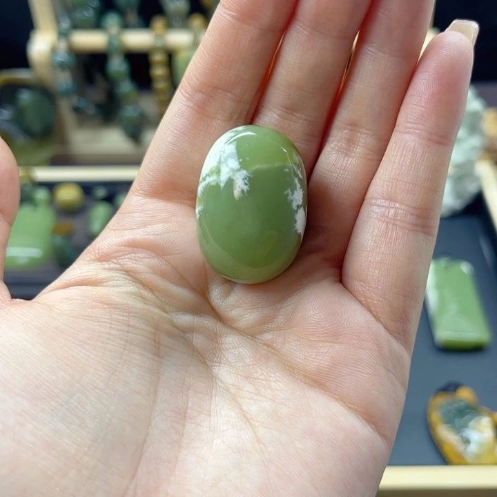 岫岩老玉（透闪石质玉）未镶嵌颈饰