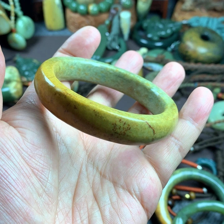 吊坠(赠链)未镶嵌岫岩河磨玉（透闪石质玉）?**?