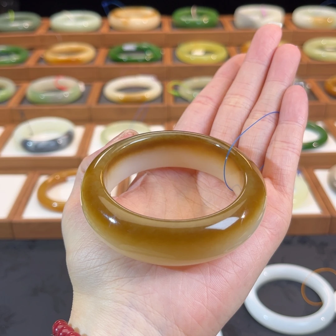 和田玉未镶嵌手镯糖白奶盖