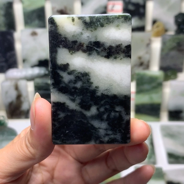 独山玉未镶嵌颈饰