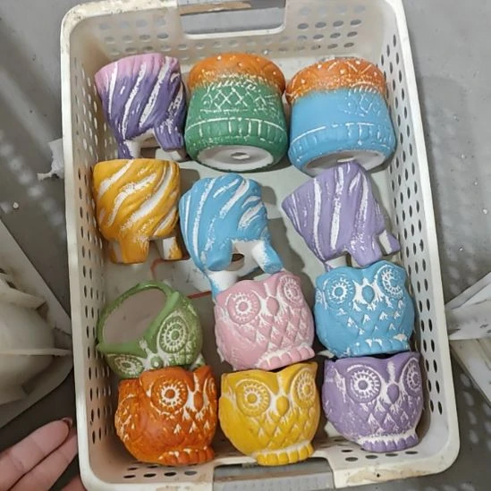 当场拍满15元发货不凑不发，花盆盆口不方不圆有针孔黑点是正常的，