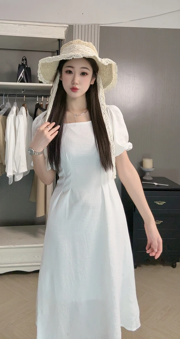 2025款夏季短袖黑白连衣裙气质泡泡袖收腰长裙法式显瘦