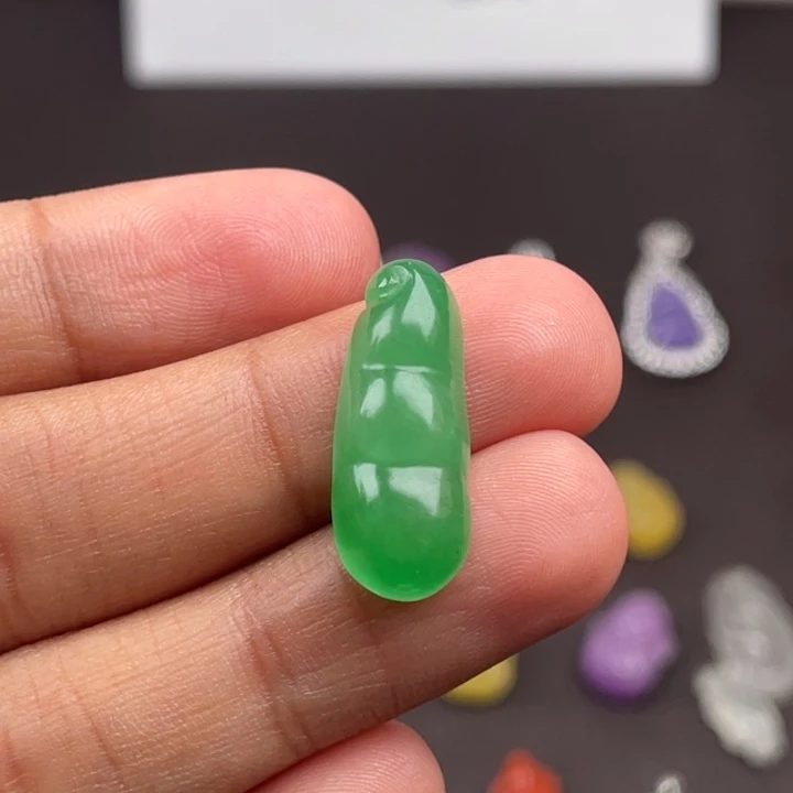 安***心翡翠未镶嵌颈饰吊坠