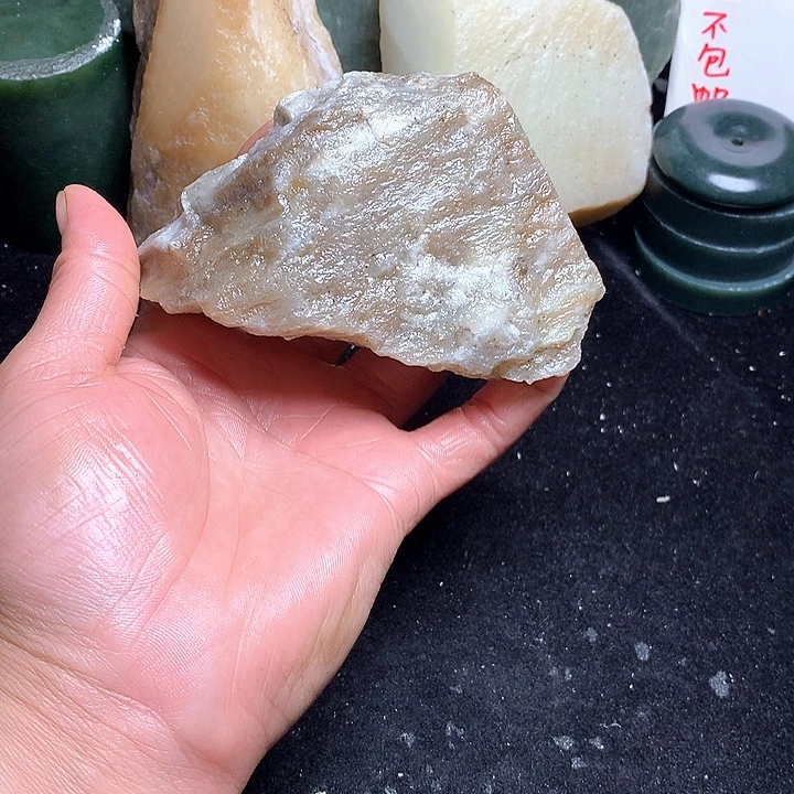 和田玉（糖玉）未镶嵌珠宝奇石