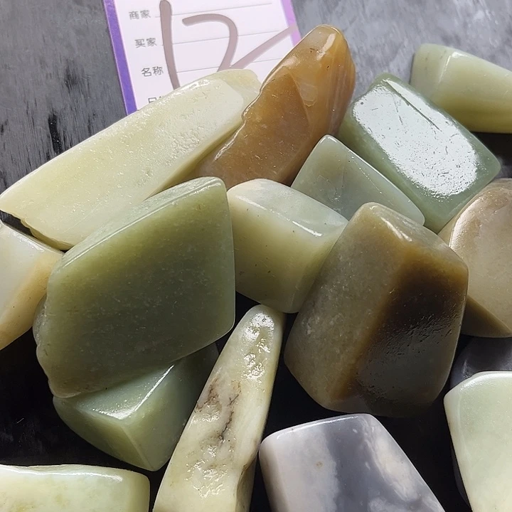 和田玉边角料未镶嵌