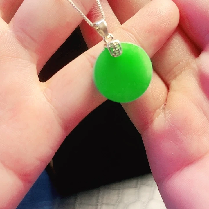 颈饰18K金镶嵌翡翠