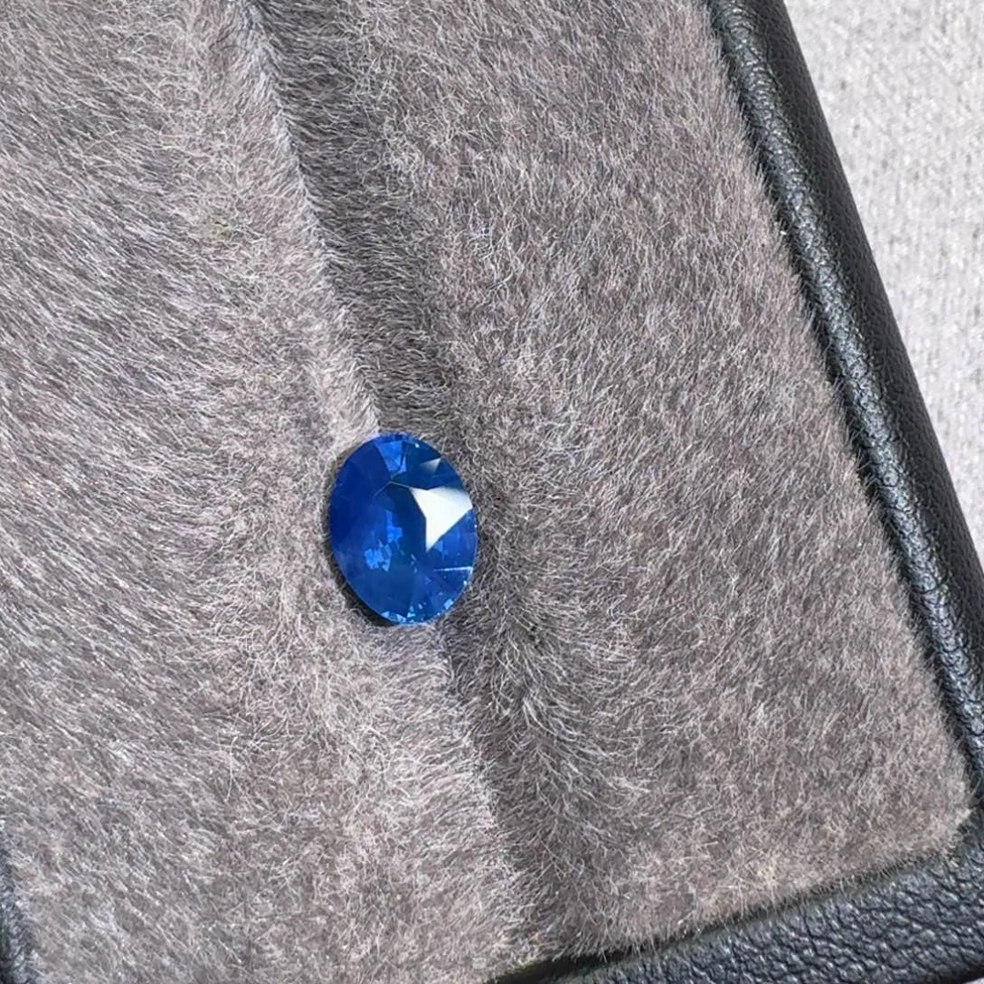 蓝宝石裸石1.56克拉一粒