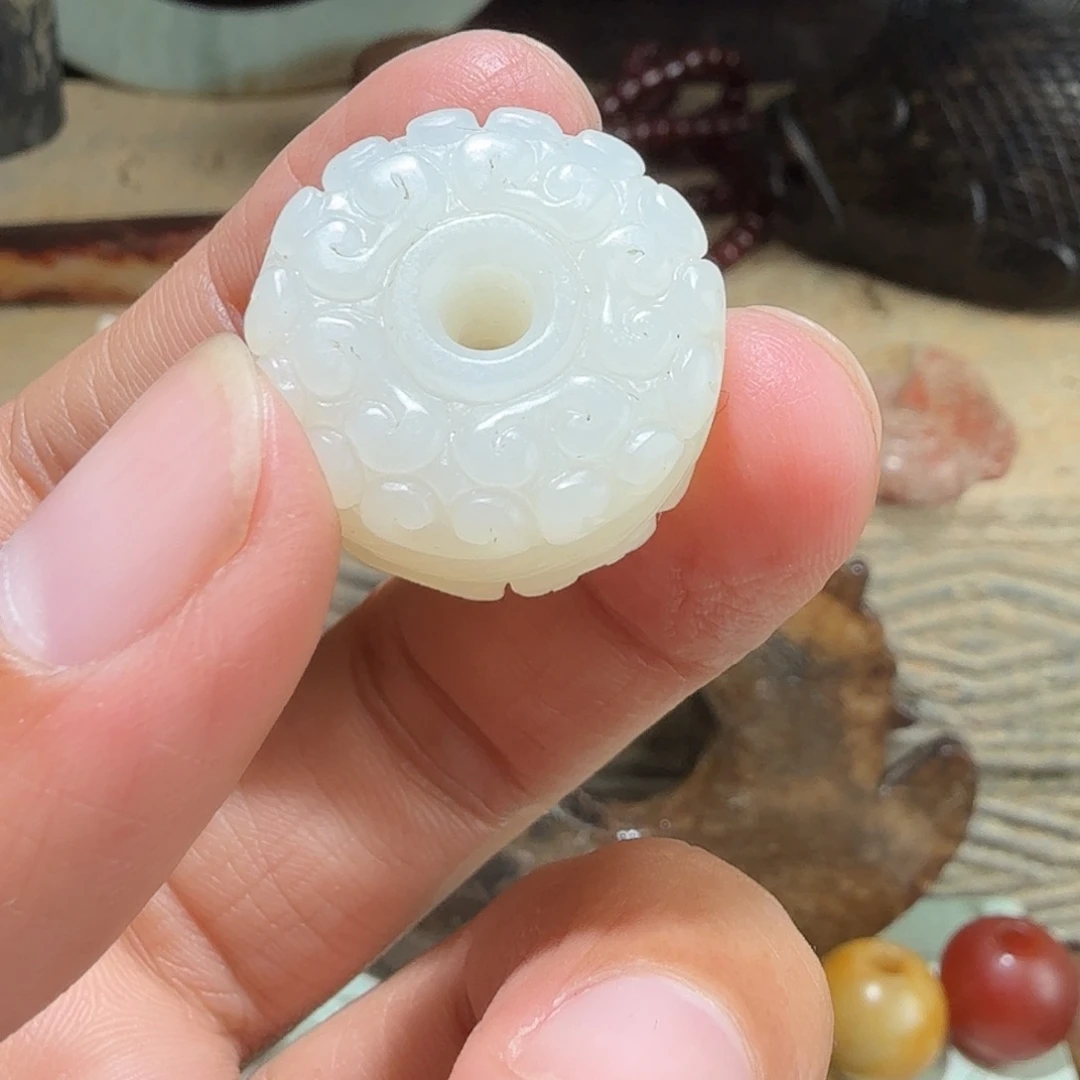 白***菇颈饰未镶嵌和田玉