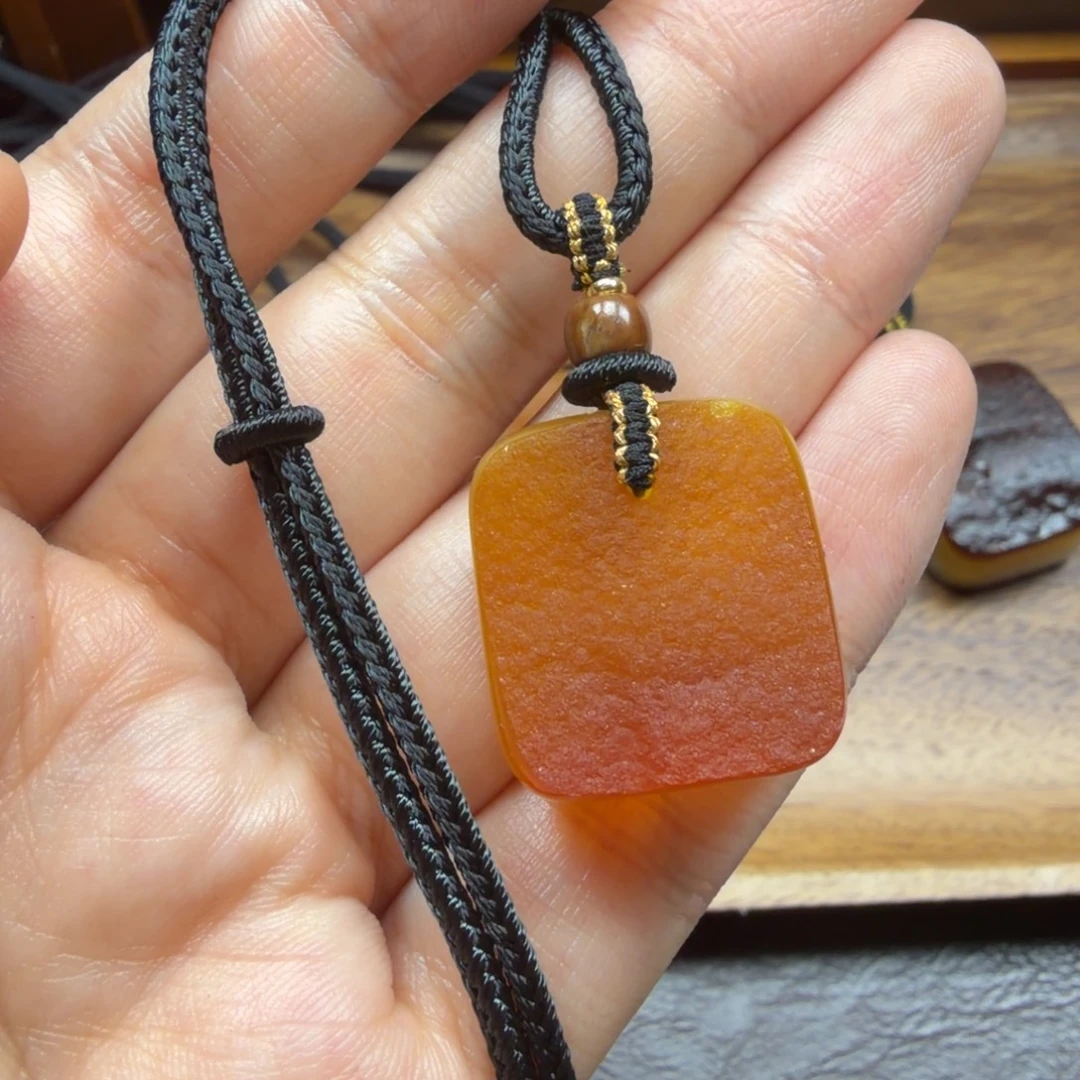 琥珀未镶嵌吊坠(赠链)