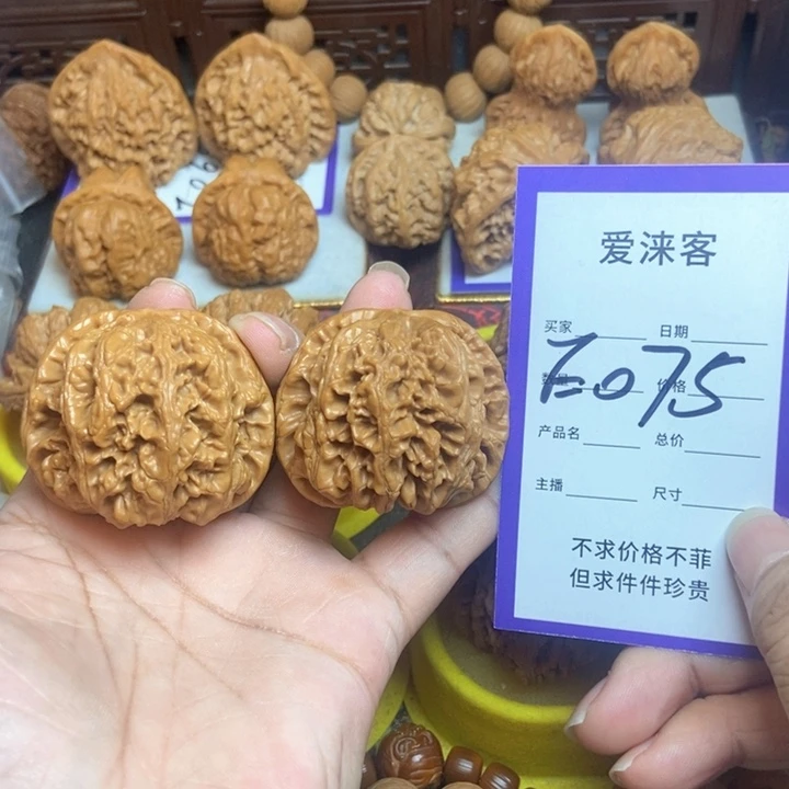把件桃核45粗筋51.4克……