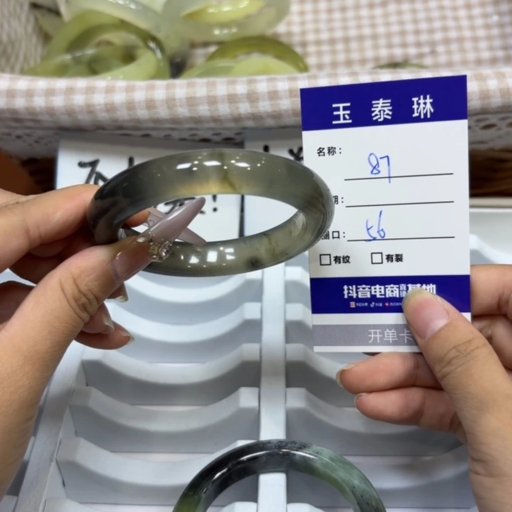 未镶嵌岫玉手镯天然