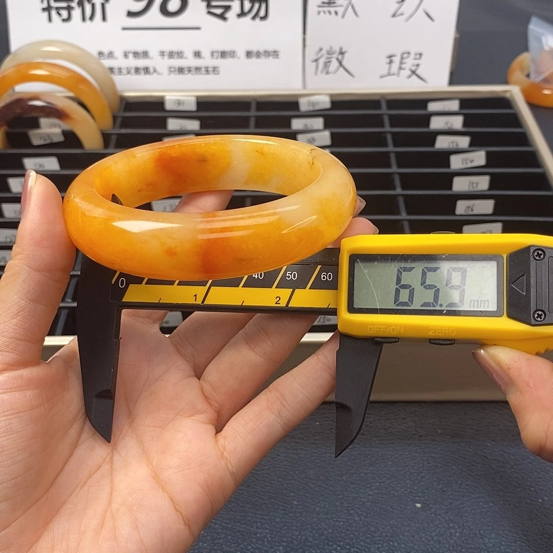 未镶嵌石英质玉（黄龙玉）手镯124号茄子山金沙老油红如血黄龙