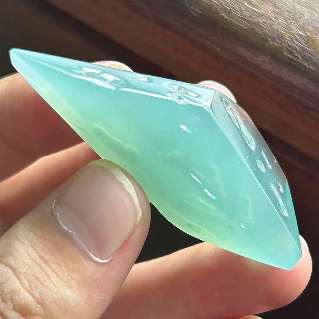 天然缅A翡翠冰种翻胶天空蓝满底色长条立体吊坠料53-21-10.7mm